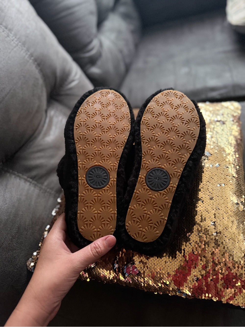 UGG black slipper size 9 - Picture 5 of 5